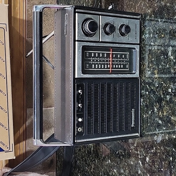 Panasonic | Other | Vintage Panasonic Rf95 Amfm Transistor Radio | Poshmark
